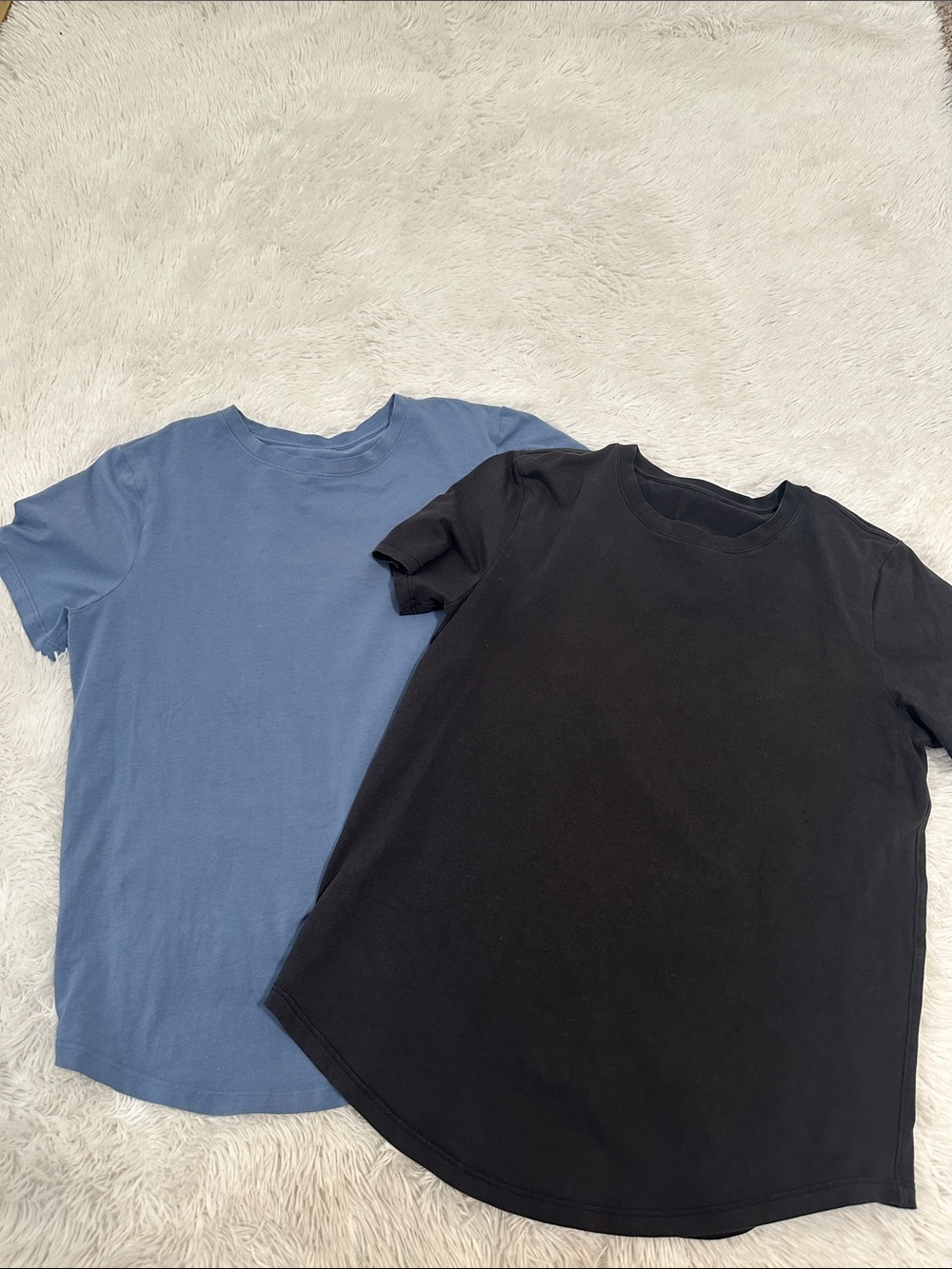 ❤️ Bundle of 2 Lululemon Love Crewneck Tees Size Small